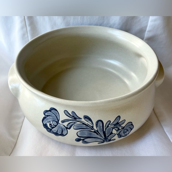 Pfaltzgraff Yorktowne Blue Casserole Serving Dish 2 Quart Round 8.25” diameter - Picture 7 of 13